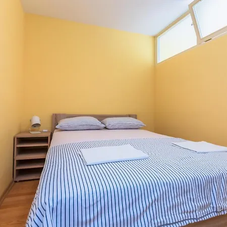 Apartment Yellow Duck - Center Makarska