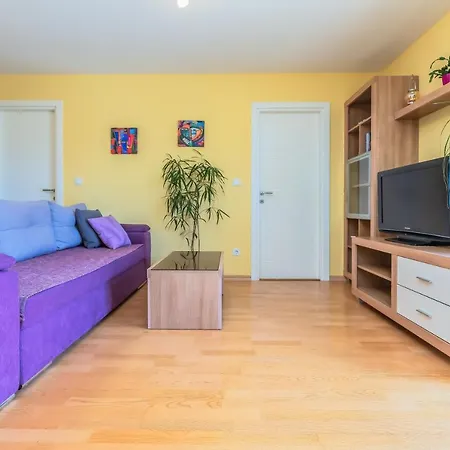 Apartment Yellow Duck - Center Makarska