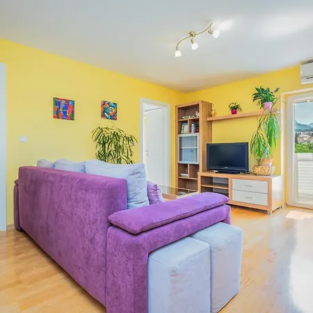 Yellow Duck - Center Apartment Makarska